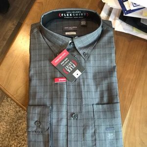 Van Heusen LS button up shirt
